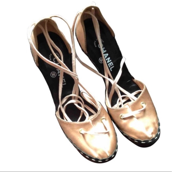 CHANEL Vintage Cloth Heels - Picture 12 of 16